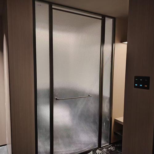 Walk‑In Curbless Wet Rooms for Hospitality: Design, Specification & Common Installation Pitfalls